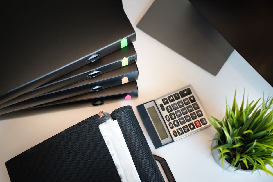 Structured knowledge base with categories and article folders